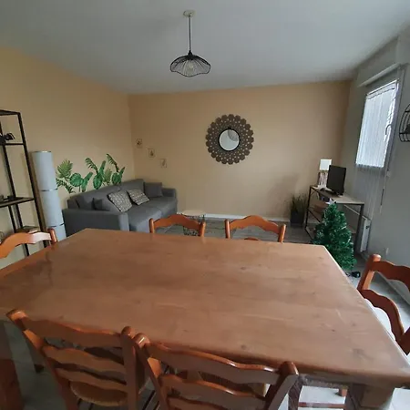 De La Detente Dans Ce Coin De Campagne. *