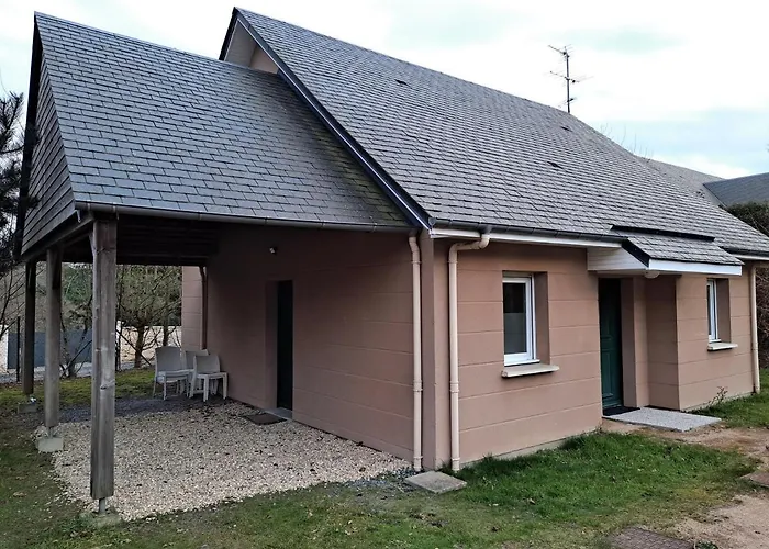 De La Detente Dans Ce Coin De Campagne. Équemauville