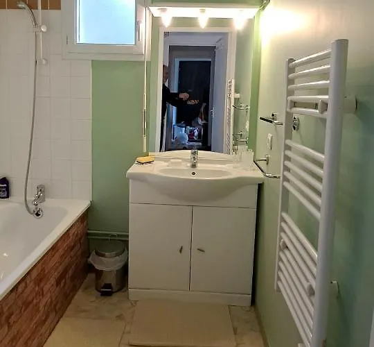 De La Detente Dans Ce Coin De Campagne. Équemauville