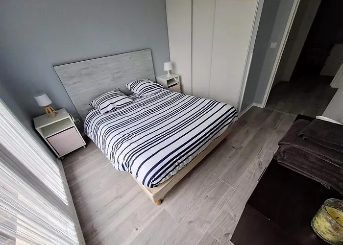 De La Detente Dans Ce Coin De Campagne. * Équemauville